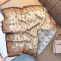 Luxe stijl 90 vierkante sjaal voor dames, elegante dubbelzijdige retro geprinte warme omslagdoek. - 37