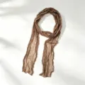 Elegante effen geplooide lange sjaal voor dames, lichtgewicht gekreukt mode-accessoire. - camel