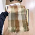 Klassieke ruit winterscarf met franjes, zachte warme kasjmier-look sjaal voor dames en heren. - Lichtkoffie Britse ruit