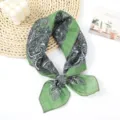 Groene paisley katoen linnen sjaal, stijlvol bloemig halsdoek detail voor dames herfst. - Kleine vierkante sjaal 1 (groen paisley)