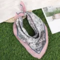 Vintage paisley bedrukte katoenen linnen kleine vierkante sjaal halsdoek stijl. - Roze paisley bandana