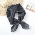 Zwarte paisley katoen linnen bandana, vintage vierkante sjaal voor dames, stijlvolle halsdoek. - Kleine vierkante handdoek nr. 8 - Zwarte paisley