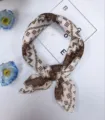 Bruine geometrische print katoen linnen vierkante sjaal voor vrouwen, chique haarband. - 4 / 58