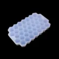 Dettaglio del vassoio per cubetti di ghiaccio in silicone a nido d'ape con 37 griglie. - Senza Coperchio / Trasparente