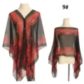 Detaillierte Ansicht des transparenten Strand-Schals mit rotem Paisley-Muster - Black Red Paisley