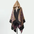 Ethno-Boho-Strickponcho mit Kapuze und lila Blumenmustern für Damen im Winterurlaub - 135*150CM / Schwarz Kamel