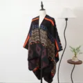 Gebreide poncho met geometrisch patroon in oranje en bruin - Sjaal met split - Eindeloze bergen - Koffie