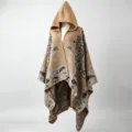 Detailansicht eines böhmischen Kapuzenponchos mit Paisley-Jacquard-Muster - 135*150CM / Camel