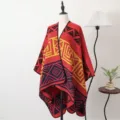 Oversized rode etnische poncho sjaal met geometrisch ruitpatroon van imitatiekasjmier - Gespleten sjaals met geometrisch doolhofpatroon - Rood