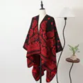 Elegante retro rood en zwart paisley gebreide poncho sjaal voor dames herfst en winter - Sjaals met split en paisley-motief - zwart en rood
