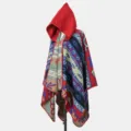 Böhmischer Kapuzen-Poncho-Schal mit lebhaften ethnischen Mustern für winterliche Wärme - Cape-Stil / Rot