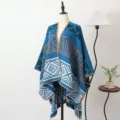 Elegante oversized poncho sjaal met geometrisch patroon in blauw van zacht imitatie kasjmier - Gespleten sjaals met geometrisch doolhofpatroon - Blauw