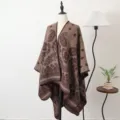 Eleganter brauner Retro-Strickumhang mit Paisley-Muster für Damen für den Herbst Winter - 135x150cm / Schlitzschal Tintenrhythmus-Paisley in Khaki