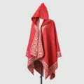 Roter Strick-Poncho mit Kapuze und klassischem griechischem Muster, weich und bequem - Rot