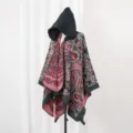 Detailansicht des Paisley-Strickmusters auf diesem Winterponcho mit Kapuze. - 135*150CM / Grün