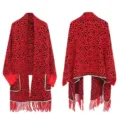 Chal de punto de imitación de visón con estampado de leopardo rojo y negro con bolsillos - Top de Leopardo / Rojo