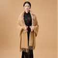 Elegante camelkleurige sjaal van imitatienertsbont met franjes voor bruid en Qipao. - 70*180cm / Khaki