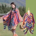 Ethno-Strickschal mit böhmischen Mustern und Fransendetails für Damen - 130x150cm / Rot