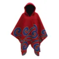 Eleganter roter Strickponcho mit Kapuze und auffälligem blau-goldenem Wirbelmuster-Design - Oberteile / Rot