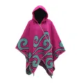 Boho-Strickponcho mit Kapuze in Pink und stilvollen türkisfarbenen Wellenmustern für Damen - Oberteile / Fuchsia
