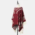 Overschnittener Strickponcho mit geometrischem Muster und weißen Fransen für Damen - Burgunderrot