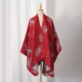 Elegantes rotes Stricktuch mit detailliertem weißem Ginkgoblattmuster in Nahaufnahme - 130*150cm / Rot