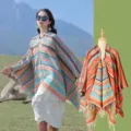 Gestricktes Poncho im Ethno-Stil mit Fransen für Reisen und Outdoor-Aktivitäten - 130x150cm / Orange