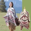 Ethnisches Strick-Schultertuch mit geometrischen Mustern und Fransen für Reisen - 130x150cm / Braun