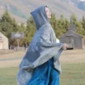 Grauer Kapuzen-Poncho-Schal im Ethno-Stil mit Paisley-Muster für Outdoor-Reisen - 130*150cm / Grau