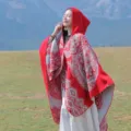 Roter ethnischer Kapuzenponcho-Schal mit weißen Mustern für Reisen und Fotografie im Freien - 130*150cm / Rot