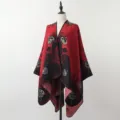 Rood-zwarte geweven poncho met schedelpatroon, zachte sjaal van imitatiekasjmier - Sjaal met split en vergulde ginkgobladeren in rood
