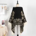 Ethnischer schwarzer Jacquard-Poncho mit cremefarbenen Quasten für Damen auf Reisen - Oberteile / 135x150cm / Schwarz Beige