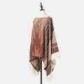 Eleganter ethnischer Damen-Poncho mit Fransen und geometrischem Muster im Boho-Stil - Khaki