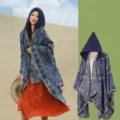 Eleganter blauem Paisley-Muster Kapuzenstrickschal und Poncho für Damen Reisekleidung - Denim-Blau