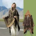 Élégant châle à capuche marron avec motif cœur et franges, cape chaude pour femme en hiver. - 130*150cm / Café Chameau