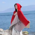 Elegante rood-beige poncho met capuchon en franjes voor dames tijdens buitenreizen - 130*150CM / Rood Wit