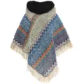 Buntes Strickponcho mit Zickzack-Muster, schwarzem Pelzkragen und langen Fransen am Saum. - Morgenmantel / Denim-Blau