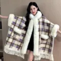 Eleganter Retro-Karo-Winterumhang mit weichem Kunstfellkragen und Fransenquasten - Morgenmantel / Lila Karo Fleece