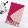 Doppelseitiger zweifarbiger dicker Winterschal mit Fransen in Magenta und Hellrosa - Fuchsia / 200cm