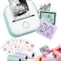 Kompakter Bluetooth Mini-Thermodrucker für Sofortfotos, Notizen und kreative Etiketten. - Grünes Geschenkset (inkl. Verbrauchsmaterialien in Weiß, Grün und Lila) / Grün