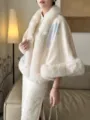 Cape élégante en fausse fourrure blanche pour qipao style chinois moderne, châle hiver - Robe / Rose lotus