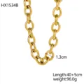 Dettaglio di una collana a catena spessa in oro da 1,3 cm per donna stile hip-hop. - Modelli fibbia a catena lucida, robusta e arrotondata / Oro