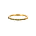 Dettaglio di un anello a fascia dorato con zirconi verde oliva molto scintillanti - n.5 / Placcato Oro 18K Zirconia Oliva