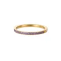 Vista detallada de un anillo de acero inoxidable dorado con circonitas color púrpura - Talla 5 / Bañado en Oro 18K*Circonia Púrpura Profundo