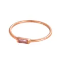 Anello minimalista in oro rosa con una singola gemma rosa rettangolare elegante - n.5 / Fascia in Strass Rosa / Oro rosa