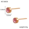 Close-up van kleine roségouden oorknopjes met roze kristallen en afmetingen - Roségouden Basis Roze Strass (XE1368C8)