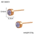 Gedetailleerd overzicht van roségouden ronde kristallen oorknopjes van 0,9 g en 0,4 cm - Roségouden Basis Lichtpaars Strass (XE1368C9)