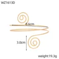 Dettaglio ravvicinato del bracciale a spirale dorata con dimensioni 8,6 cm e peso 19,3 g - 螺旋涡卷款式(WZ1613D)
