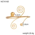 Dettaglio bracciale da braccio geometrico a spirale dorata, larghezza 9,2 cm e peso 28,4 g - 螺旋水滴球款式(WZ1616D)