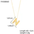 Elegante collar con colgante de letra N dorada, pedrería brillante y dimensiones del producto - Letra N